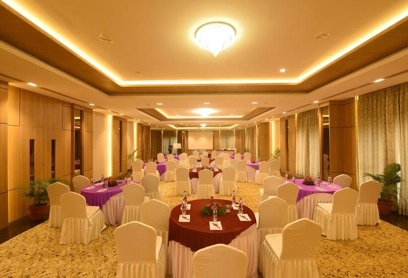 فندق Emerald Clarks Inn Suites