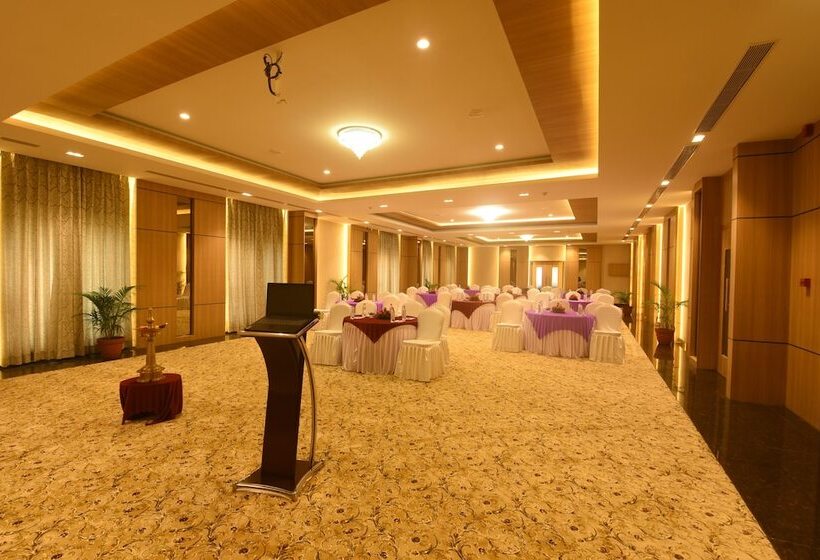 فندق Emerald Clarks Inn Suites