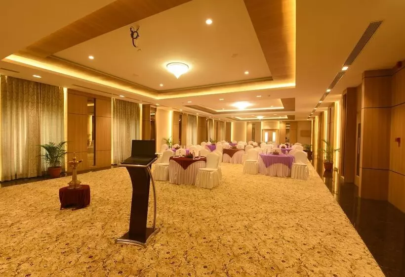 ホテル Emerald Clarks Inn Suites