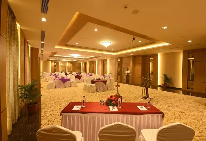 ホテル Emerald Clarks Inn Suites