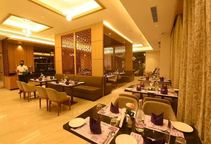 ホテル Emerald Clarks Inn Suites