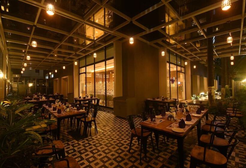 فندق Emerald Clarks Inn Suites