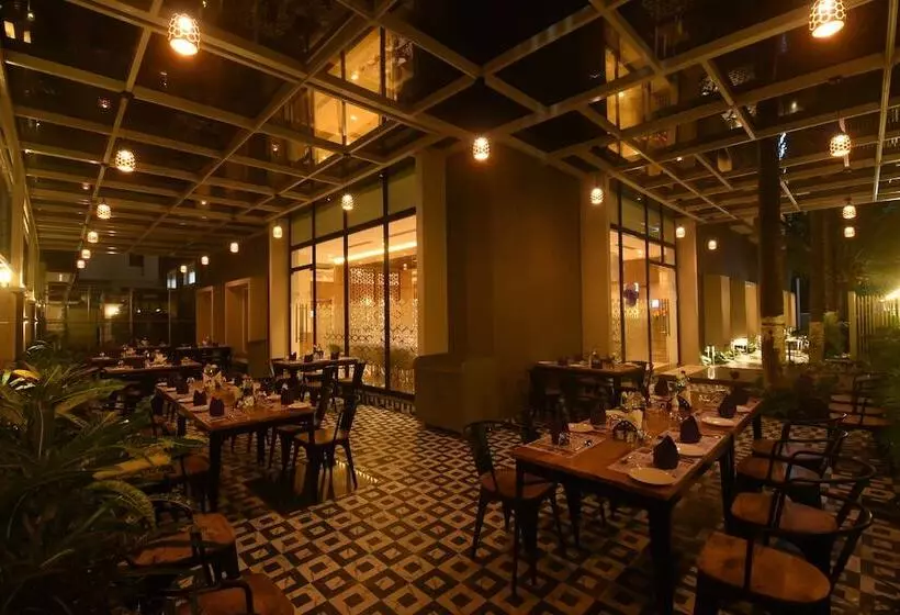 ホテル Emerald Clarks Inn Suites