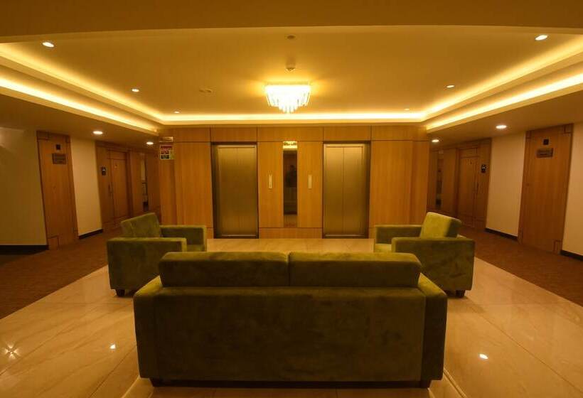 فندق Emerald Clarks Inn Suites