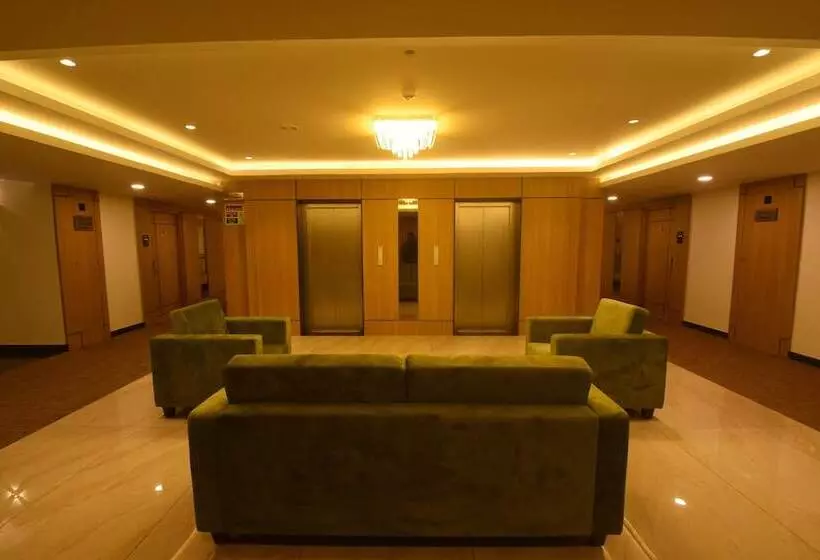 ホテル Emerald Clarks Inn Suites