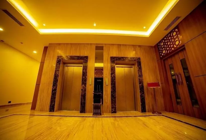 ホテル Emerald Clarks Inn Suites