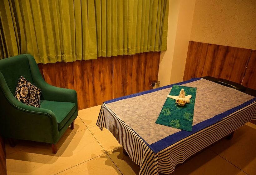 فندق Emerald Clarks Inn Suites