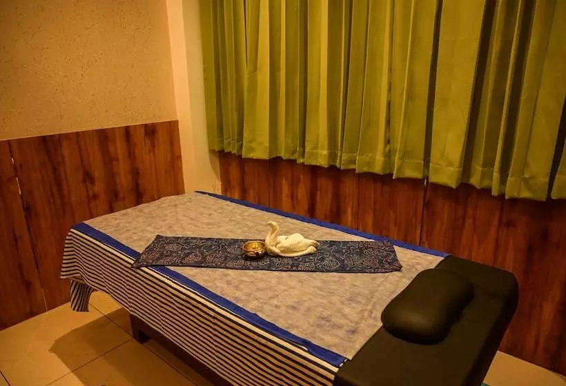 ホテル Emerald Clarks Inn Suites