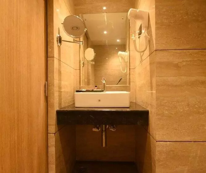 ホテル Emerald Clarks Inn Suites