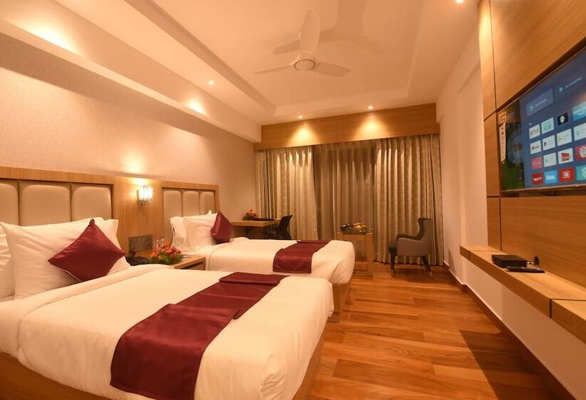 فندق Emerald Clarks Inn Suites