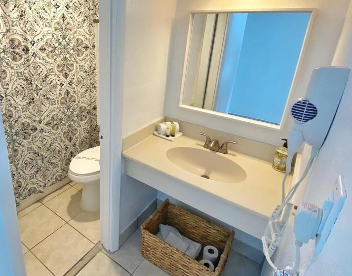 Otel Pirates Cove Resort Studios!