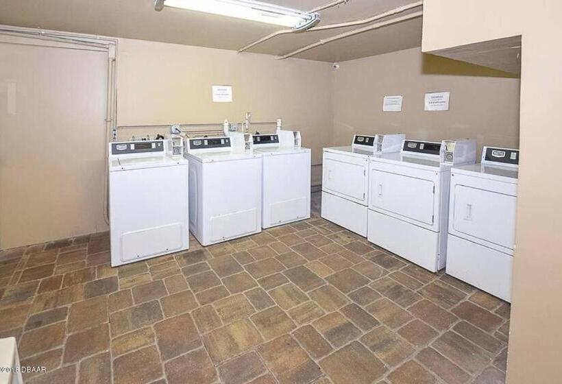 Otel Pirates Cove Resort Studios!