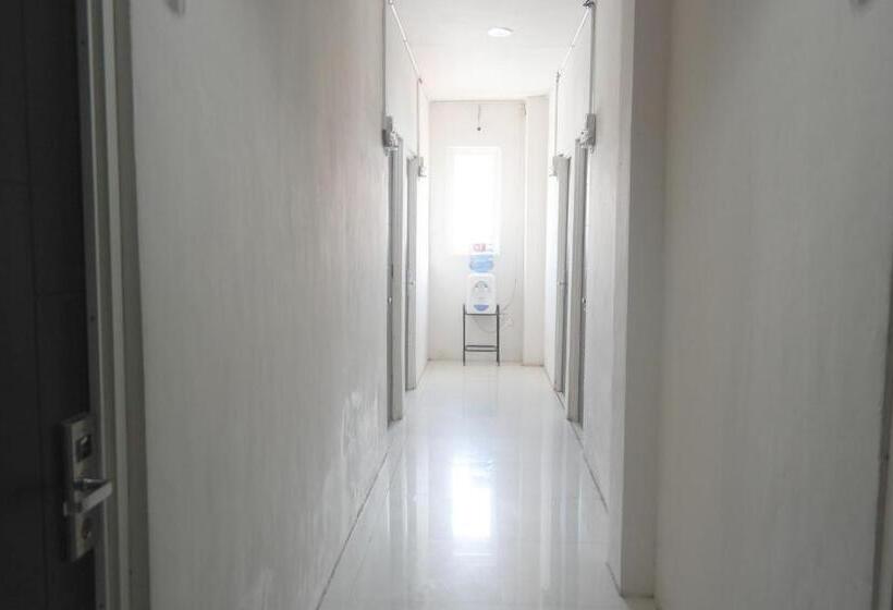 בית מלון כפרי Reddoorz At Jalan Somba Opu Losari