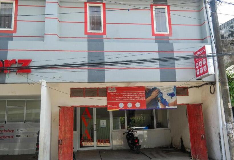 בית מלון כפרי Reddoorz At Jalan Somba Opu Losari