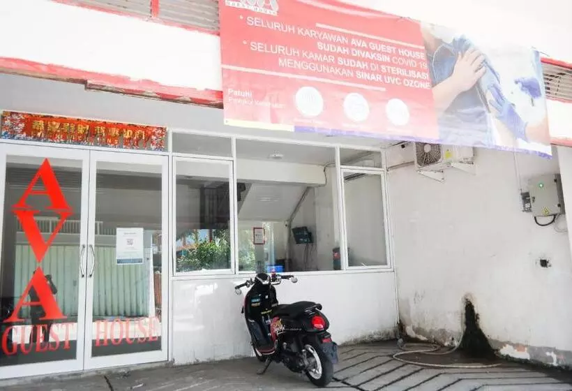 ホテル Reddoorz At Jalan Somba Opu Losari