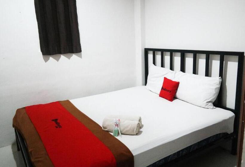 בית מלון כפרי Reddoorz At Jalan Somba Opu Losari