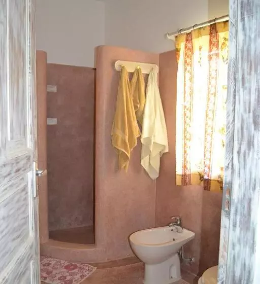 Bed and Breakfast Kimya House, Watamu