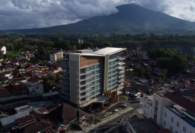 Hotelli Santika Bukittinggi