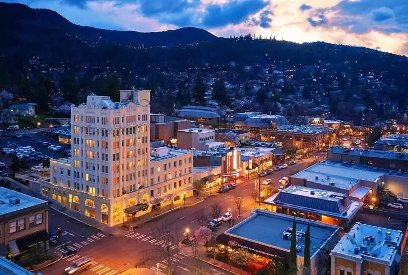 Отель Ashland Springs