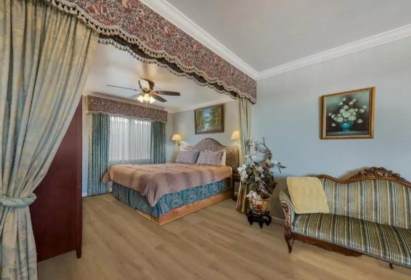 酒店 Carmel Inn & Suites