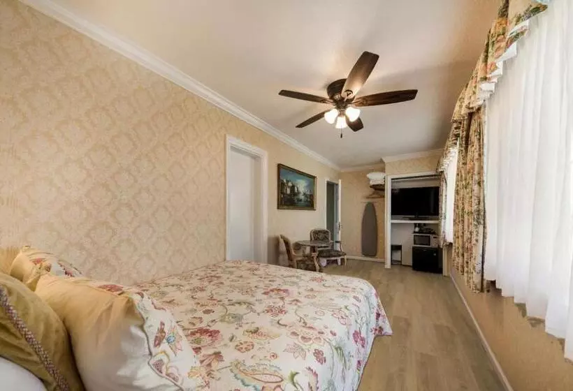 酒店 Carmel Inn & Suites