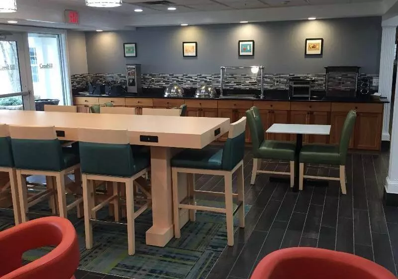 هتل Cresthill Suites Syracuse