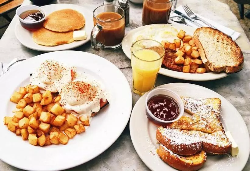 فندق Eaglewood Resort & Spa