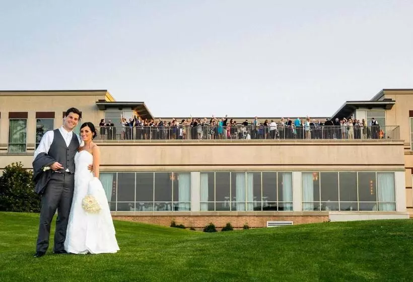 فندق Eaglewood Resort & Spa