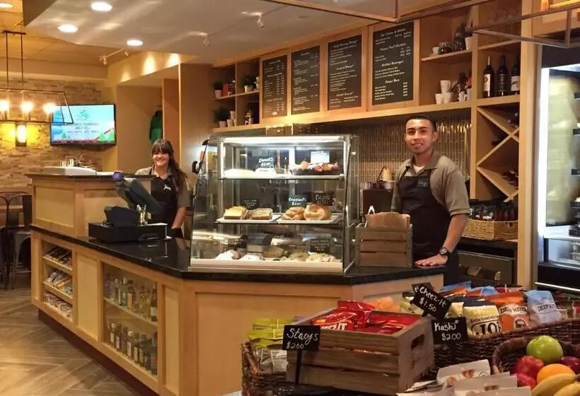 فندق Eaglewood Resort & Spa