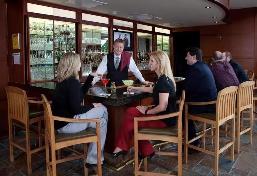 فندق Eaglewood Resort & Spa