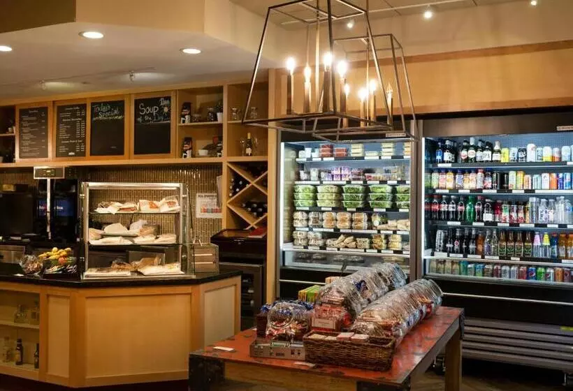 فندق Eaglewood Resort & Spa