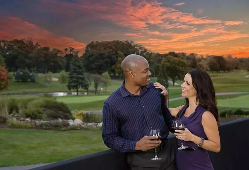 فندق Eaglewood Resort & Spa