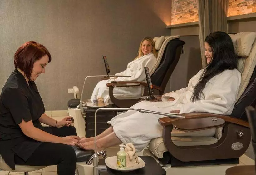 فندق Eaglewood Resort & Spa