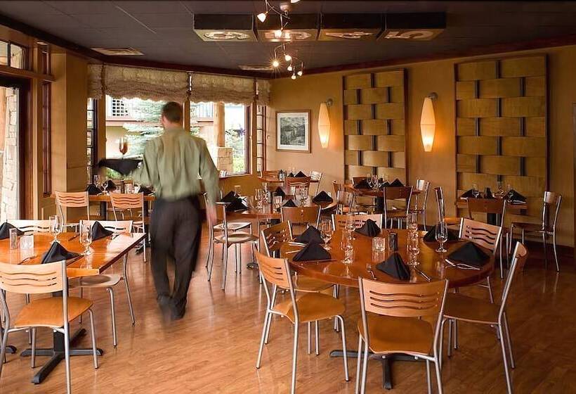 هتل Inn At Lost Creek