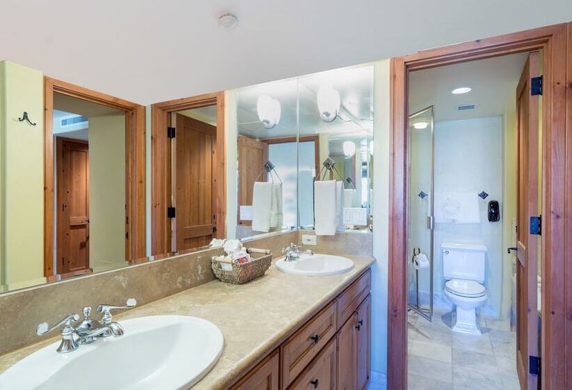 هتل Inn At Lost Creek