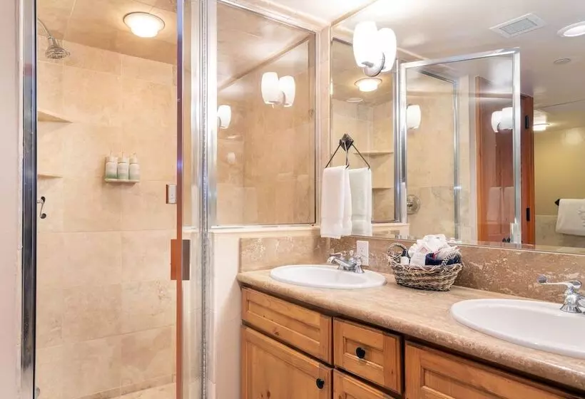 Hotel Inn At Lost Creek