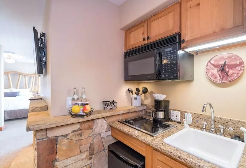 Hotel Inn At Lost Creek