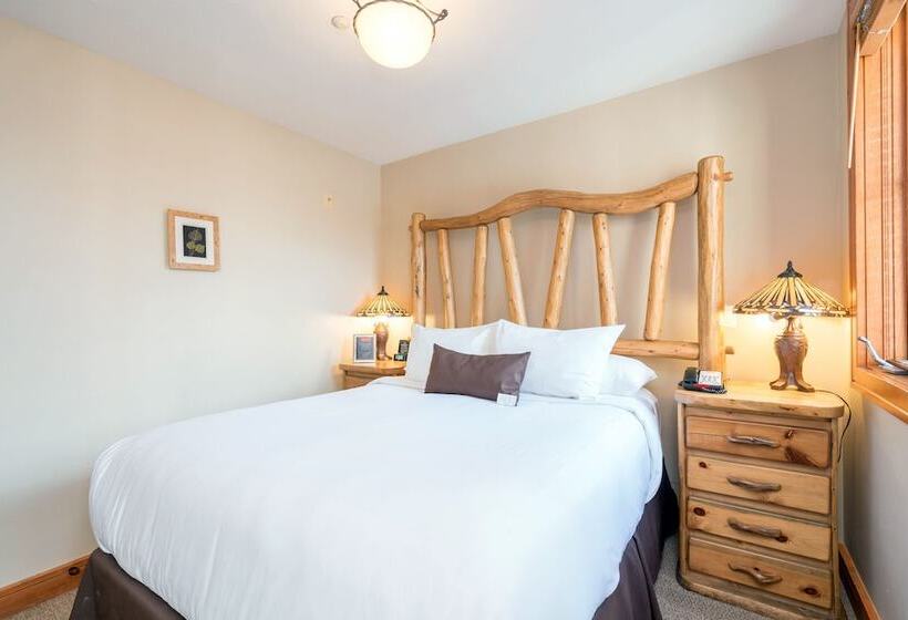 هتل Inn At Lost Creek