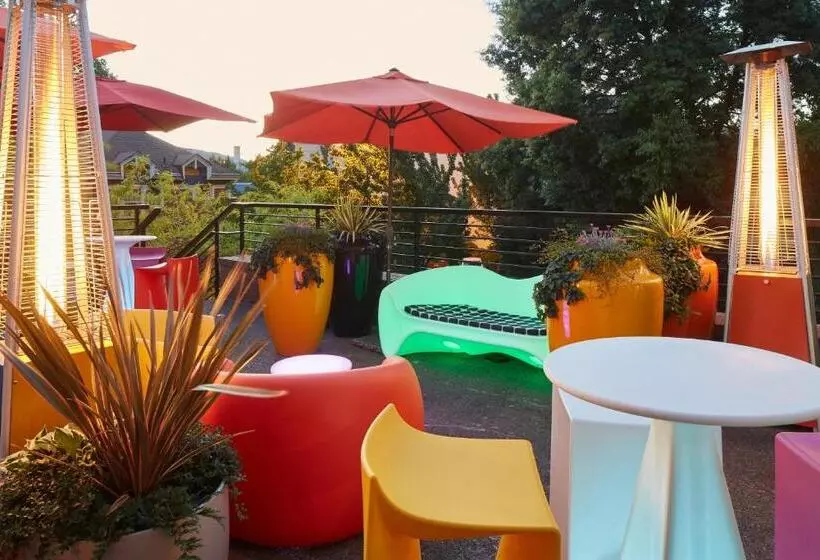 هتل Inn At Northrup Station