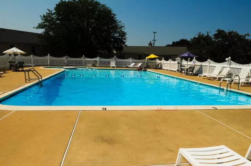 هتل Inn At Reading  & Conference Center