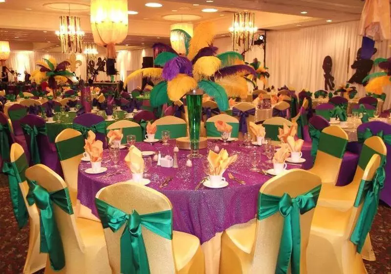 هتل Inn At Reading  & Conference Center