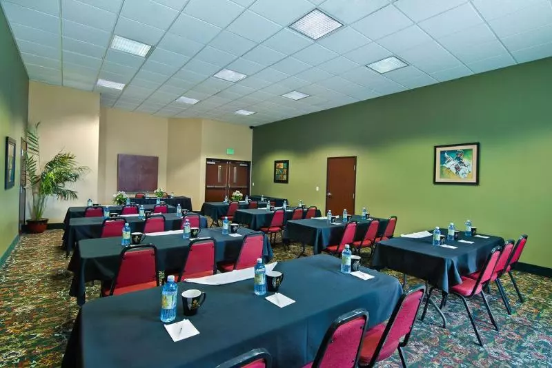 هتل Oxford Suites Pendleton