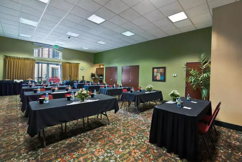 هتل Oxford Suites Pendleton