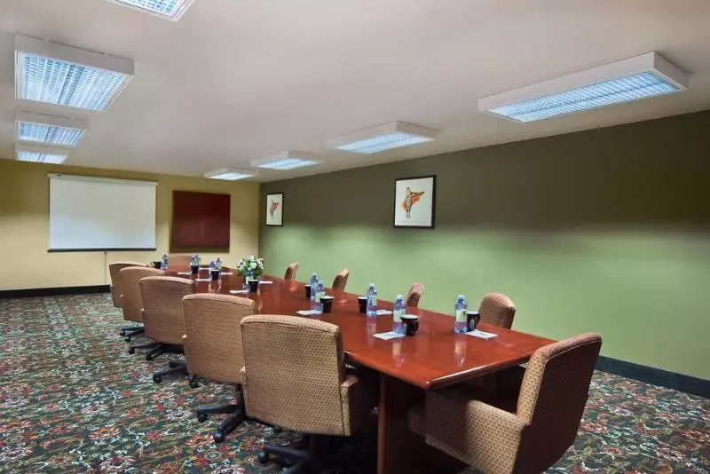 هتل Oxford Suites Pendleton