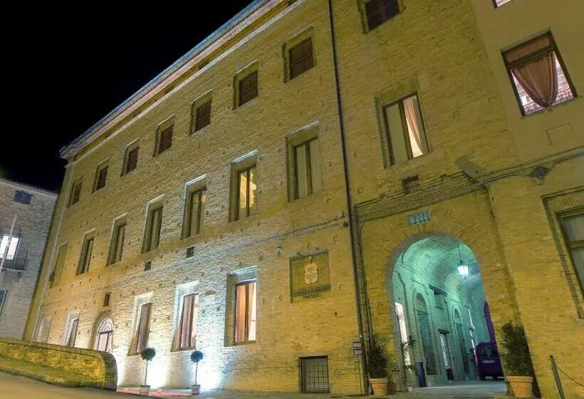 בית מלון כפרי Palazzo Carradori