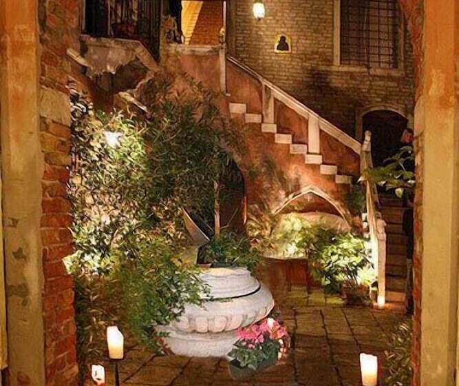 هتل Residence Palazzo Odoni