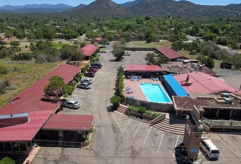 هتل Pecos Trail Inn