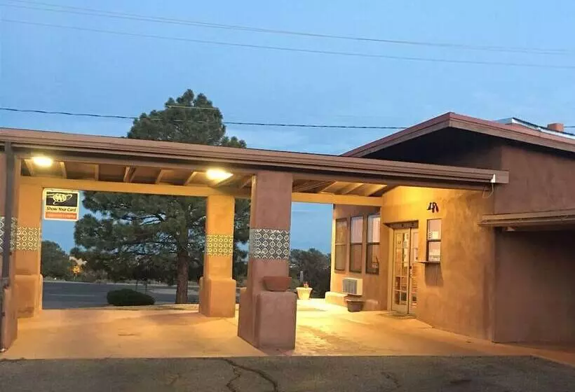 هتل Pecos Trail Inn