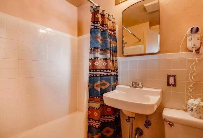 هتل Pecos Trail Inn
