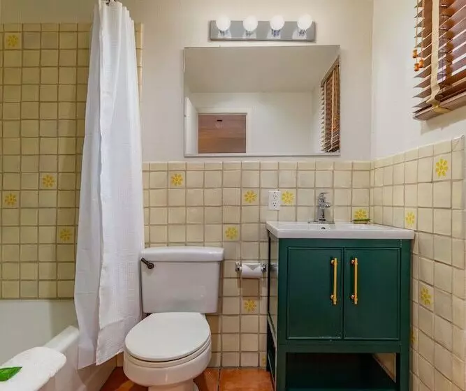 هتل Pecos Trail Inn